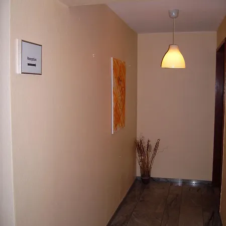 Pensión Eu Centralhotel Im Toennchen 2*