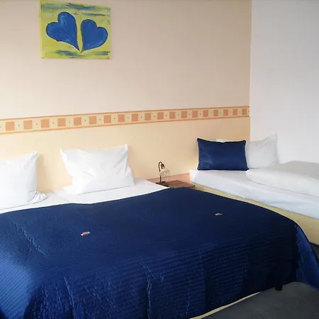 Pensión Eu Centralhotel Im Toennchen