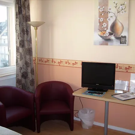 Eu Centralhotel Im Toennchen Гостевой дом 2*