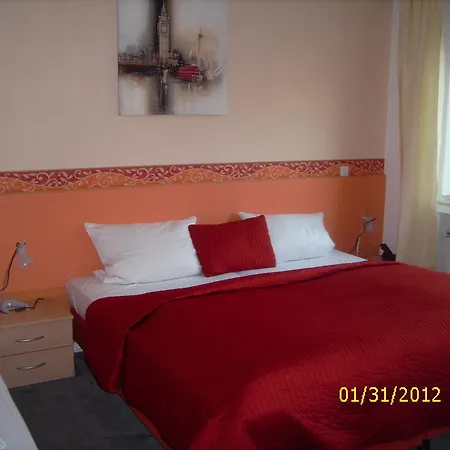Eu Centralhotel Im Toennchen Guest house 2*