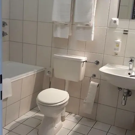 Eu Centralhotel Im Toennchen Guest house 2*