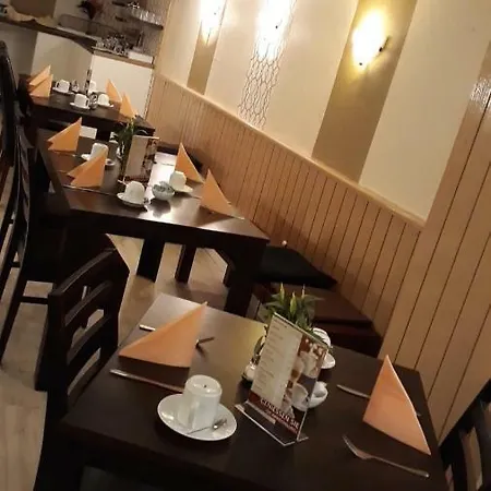 Eu Centralhotel Im Toennchen Guest house 2*