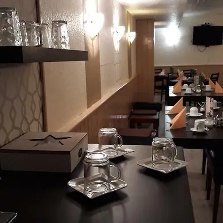 ゲストハウス Eu Centralhotel Im Toennchen 2*