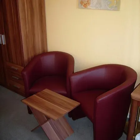 ゲストハウス Eu Centralhotel Im Toennchen 2*