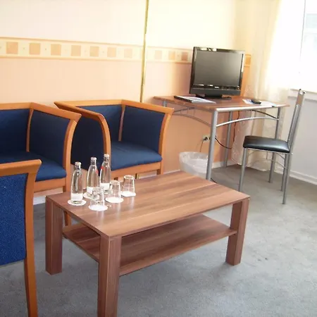 ゲストハウス Eu Centralhotel Im Toennchen 2*